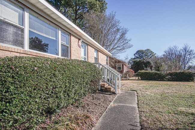 Building Photo - Williamsburg VA 3BR Rental – Updated Home with Granite Kitchen, Bonus Room & Fenced Backyard