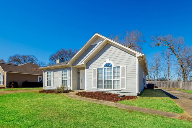 Building Photo - 104 Stonehaven Dr
