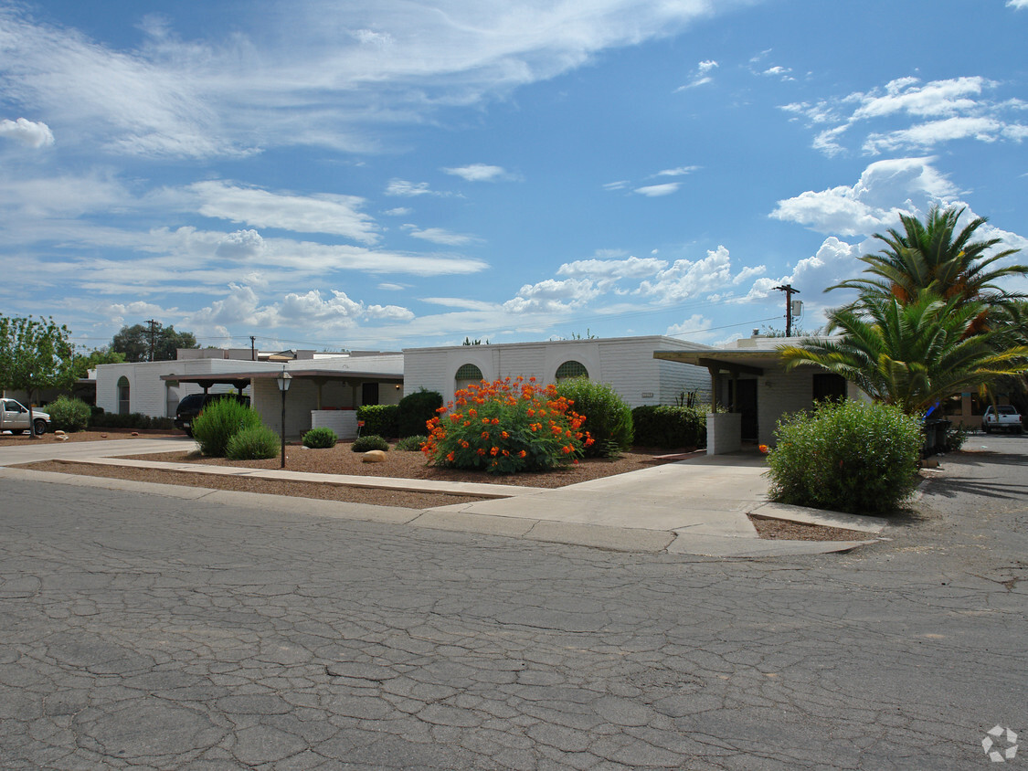 Primary Photo - Rainbow Vista Condominiums