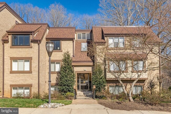 Building Photo - 1625 Parkcrest Cir