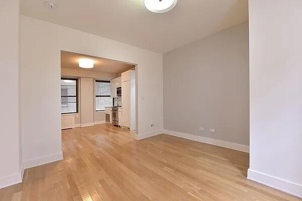 Foto del edificio - 308 W 30th St