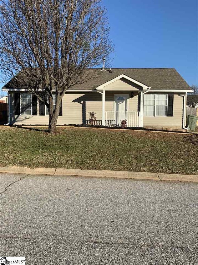 10 Grape Arbor Ln, Fountain Inn, SC 29644 House for Rent in Fountain