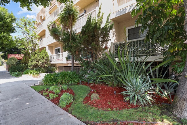 Building Photo - 8651 W Olympic Blvd