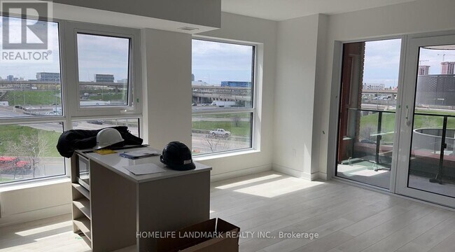 Building Photo - 8 Tippett Rd