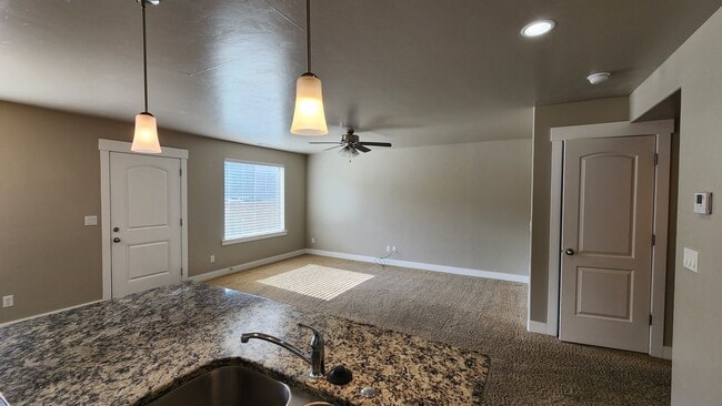Building Photo - 576 N 220 E