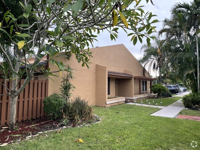 Building Photo - 980 NW 79th Ter