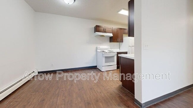 Building Photo - 215 E Arbor Ave
