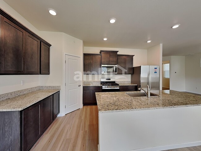 Building Photo - 1221 W 17th Ave