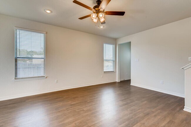 Photo - 10311 Lynwood Crk Townhome