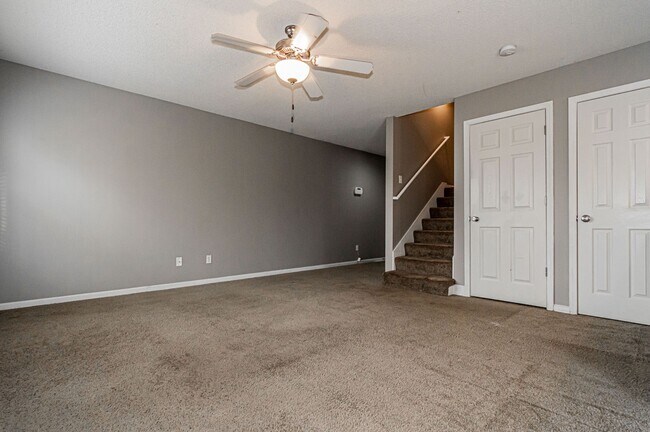 Building Photo - Spacious 3 bd Duplex