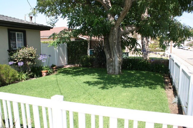 patio delantero cerrado - 2213 Bataan Rd