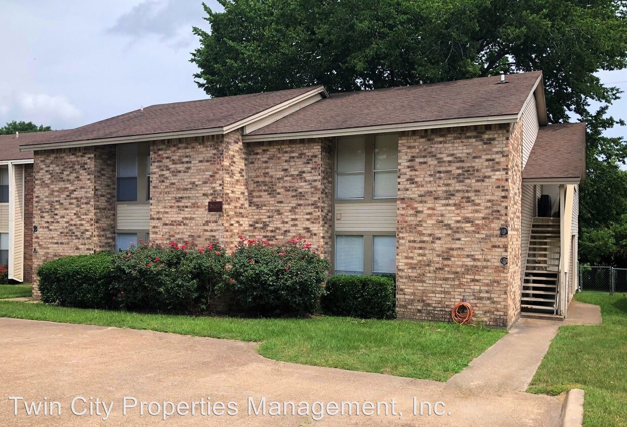 Primary Photo - 2609 Pecan Knoll St