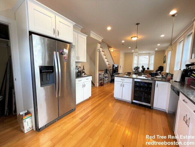 Building Photo - 1 Larose Pl