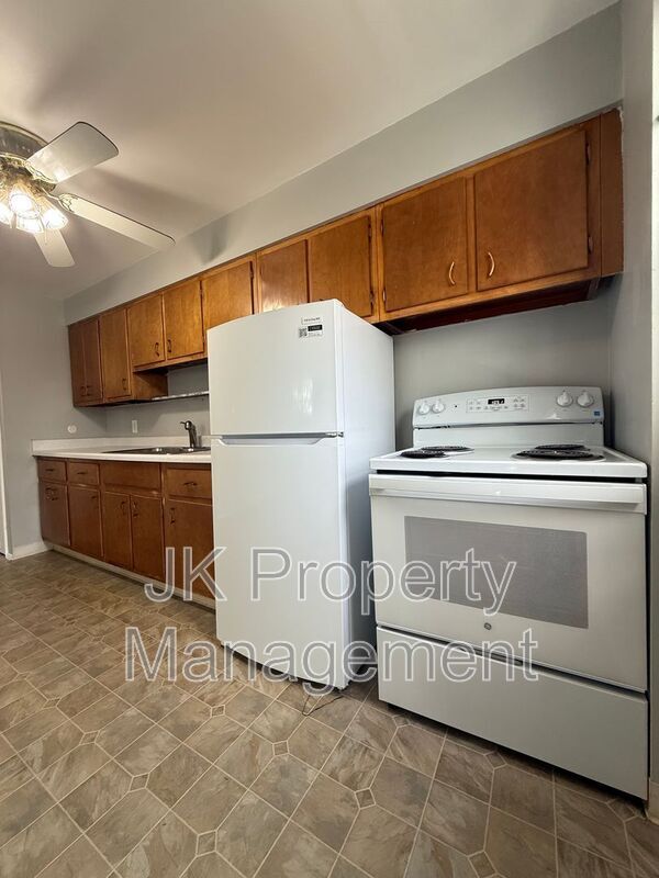 Building Photo - 1322 1st Ave NW
