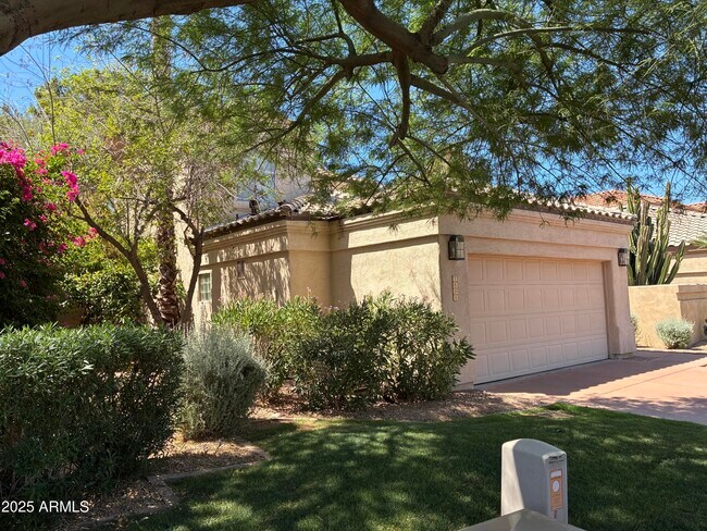 Foto del edificio - 7891 E Desert Cove Ave
