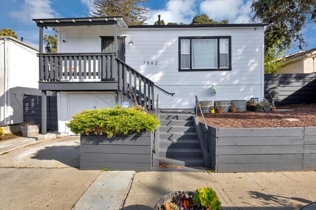 Foto del edificio - 7862 Ney Ave