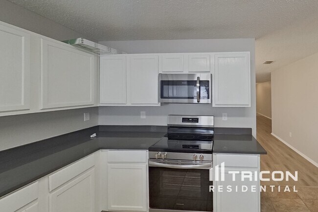 Building Photo - 8769 Garden Springs Dr
