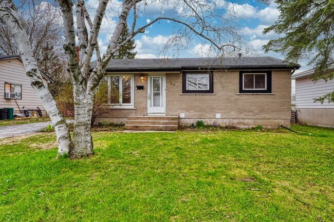 Building Photo - 2 Bed / 1 Bath – Modern Basement Unit – ALL INCLUSIVE – $2,099/month