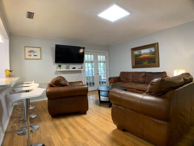 Foto del edificio - Charming 4-bedroom, 2-bath home in Colonial Park