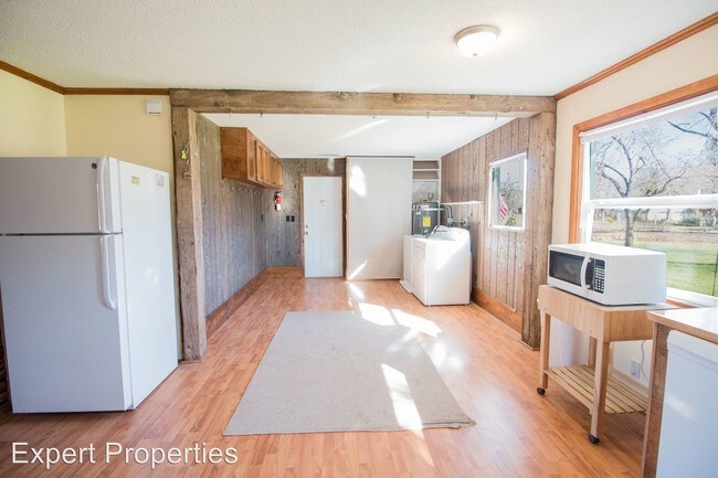 Building Photo - 3 br, 1 bath House - 2990 Rogue River Drive