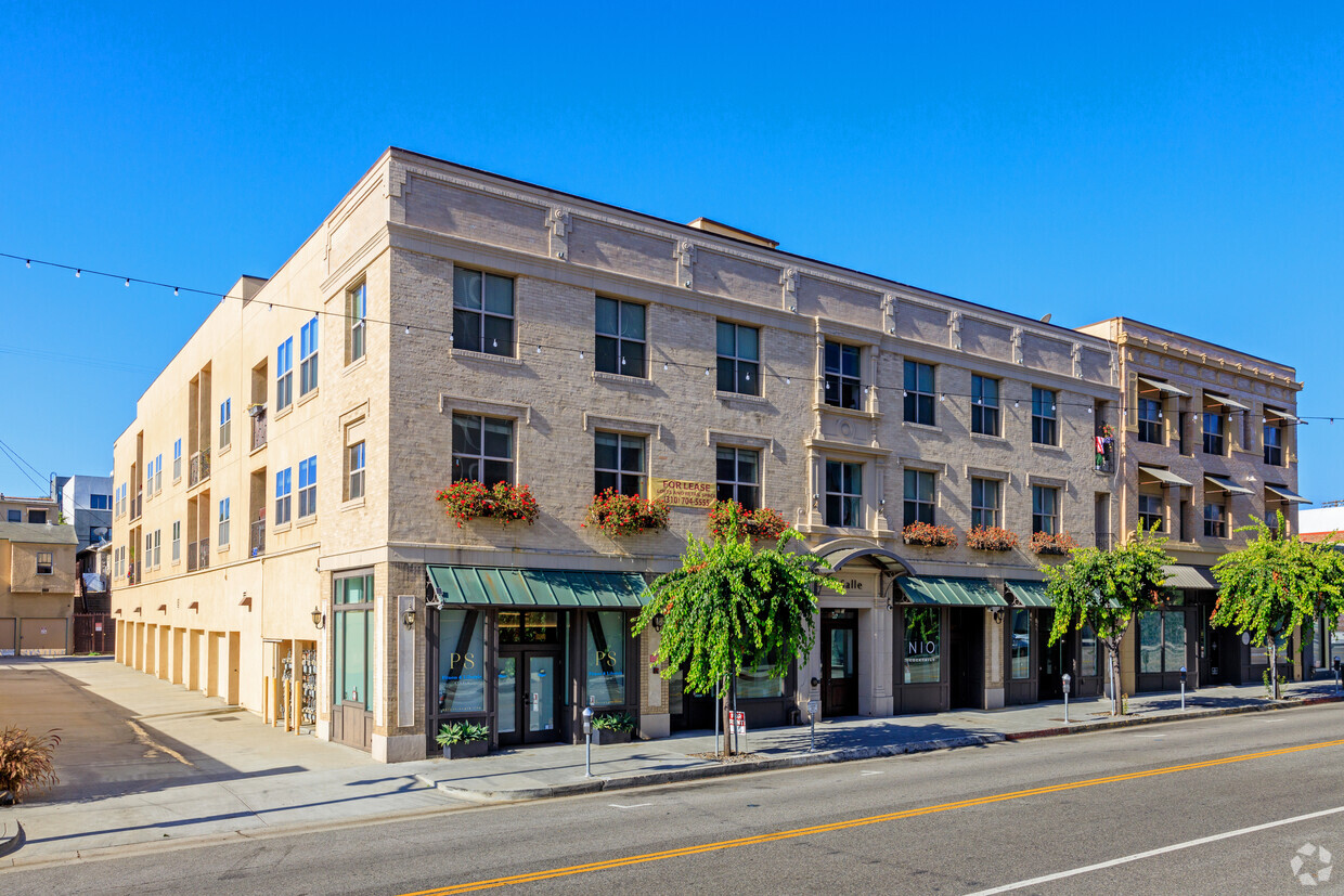 Primary Photo - LaSalle Lofts