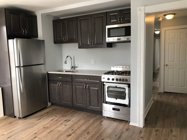 Building Photo - 810 Glenbrook Ave