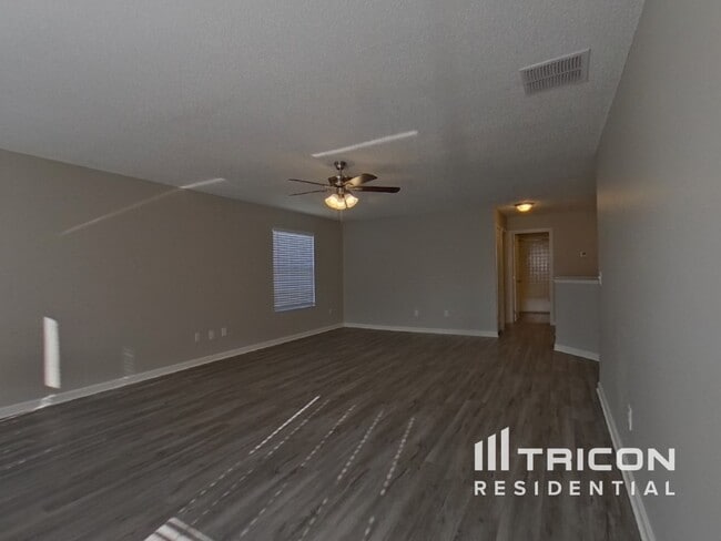 Building Photo - 102 Knights Hollow Dr