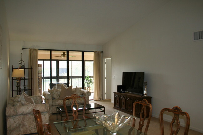 Foto del edificio - 7458 Victory Ln