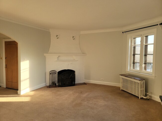 Building Photo - 137 Custer Ave