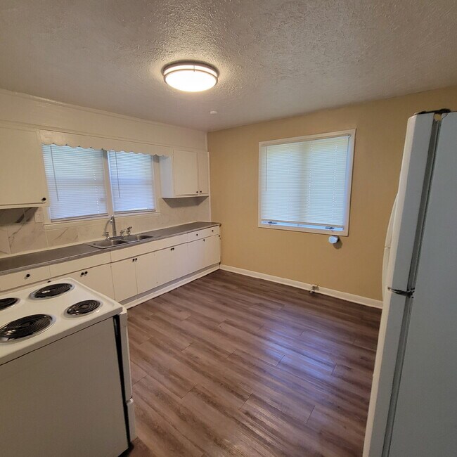 Foto del edificio - 3 Bedroom less than a mile from iconic Garfield Park city park & Conservatory