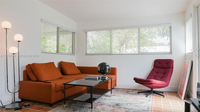 Building Photo - 3010 NW 1st Ave