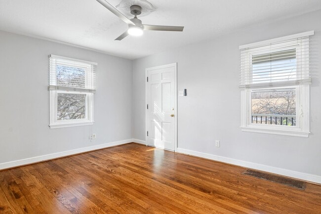 Foto del edificio - 2 Bed / 1 Bath Bungalow. Dog Friendly. Fenced Yard.