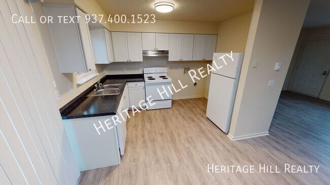 Building Photo - Renovated 2 Bedroom, 1 Bath Ranch Apartmen...