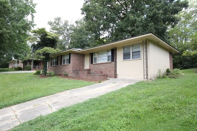 Building Photo - You’ll Love the Layout & Luxury Touches in...