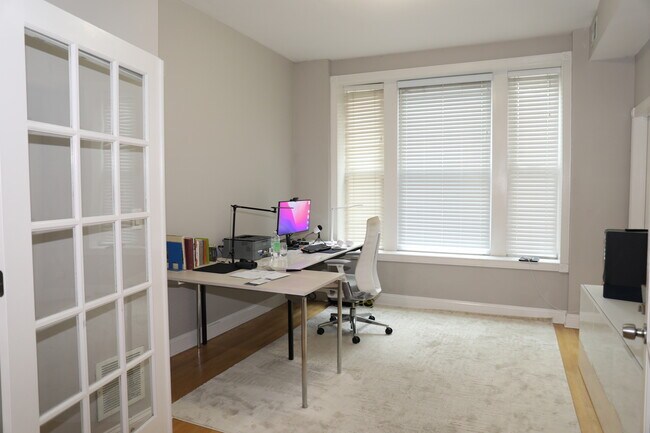 Foto del edificio - 1026 W Roscoe St