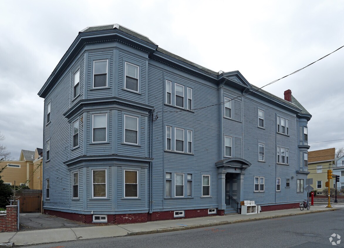 Building Photo - 59 Cedar St