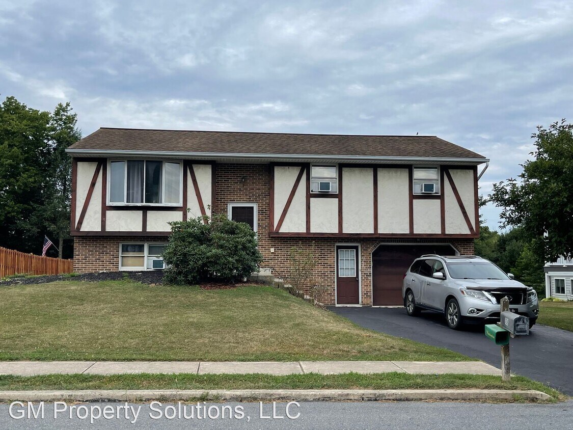 3 br, 1.5 bath House 108 Foxbury Drive House for Rent in