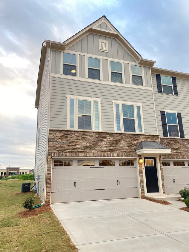 Primary Photo - Langtree 3bd/2.5ba Townhome built in 2020