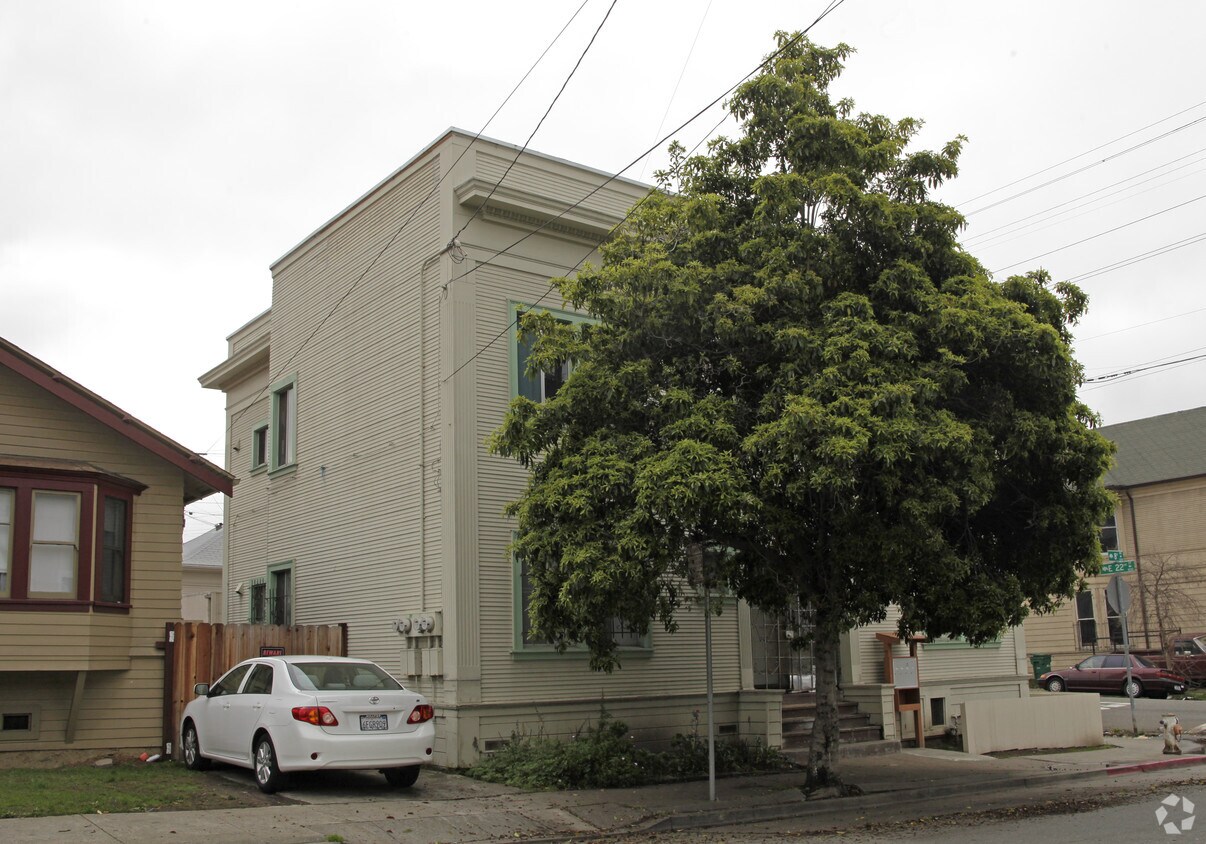 Building Photo - 2200 8th Ave