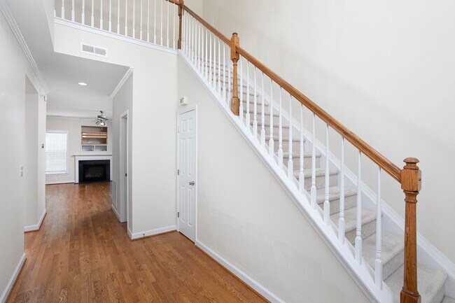 Foto del edificio - Beautiful 3 Bedroom/ 2.5 Bath Townhome in Northern Durham! Available Now!