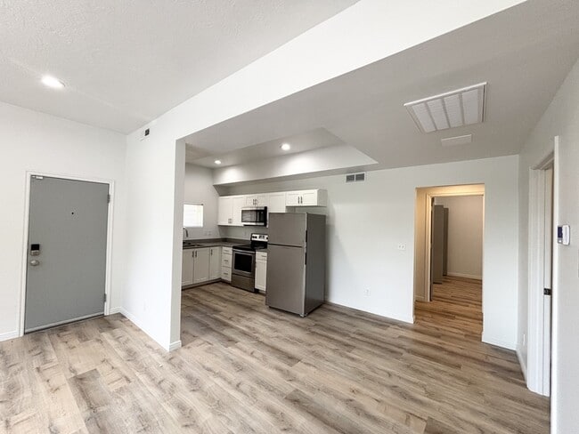 Building Photo - 1090 S 1100 E