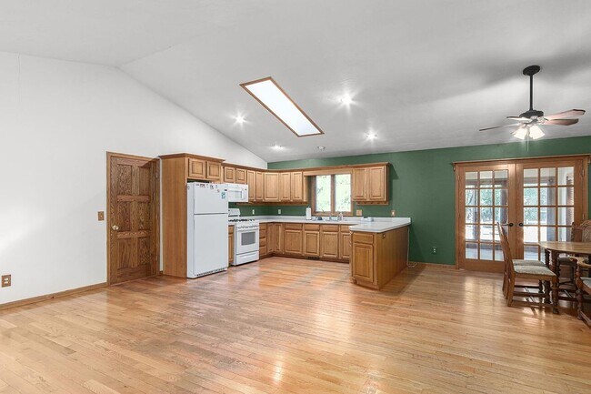 Building Photo - 4306 S Indian Lake Dr