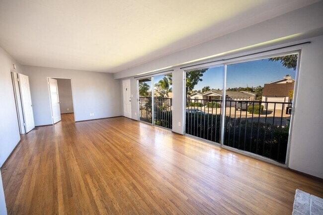 Building Photo - Great 3 Bedroom 1 Bath on Corner With Sepe...