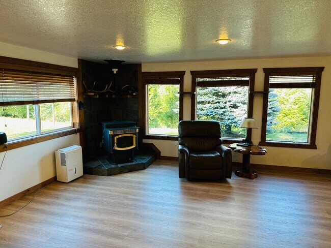 Foto del edificio - Beautiful Acreage Property