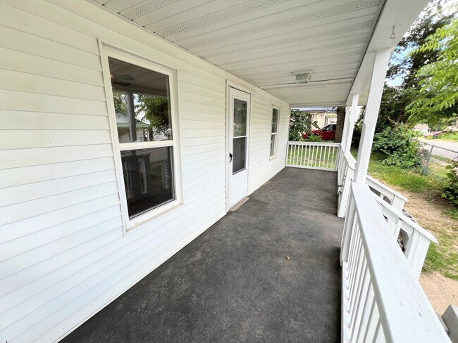 Building Photo - Partially Fenced Single Family Home