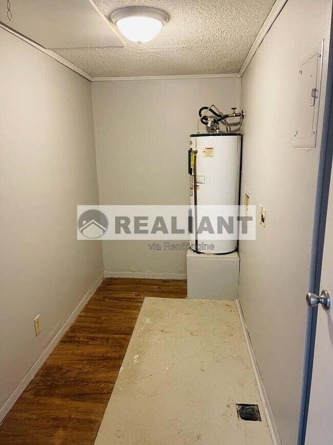 Foto del edificio - 405 Amhurst Dr