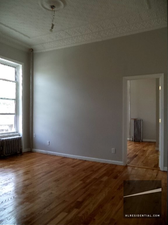 Building Photo - 258 Halsey St