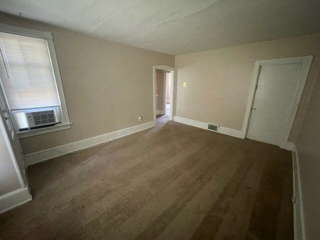 Large living room - 1165 Morton Ave