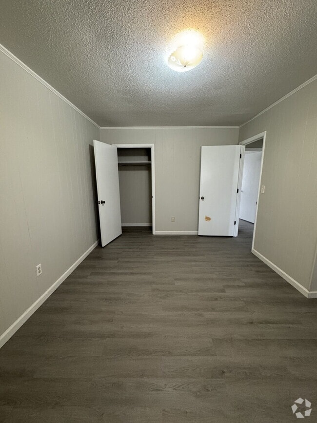 Building Photo - 144 Nottingham Dr