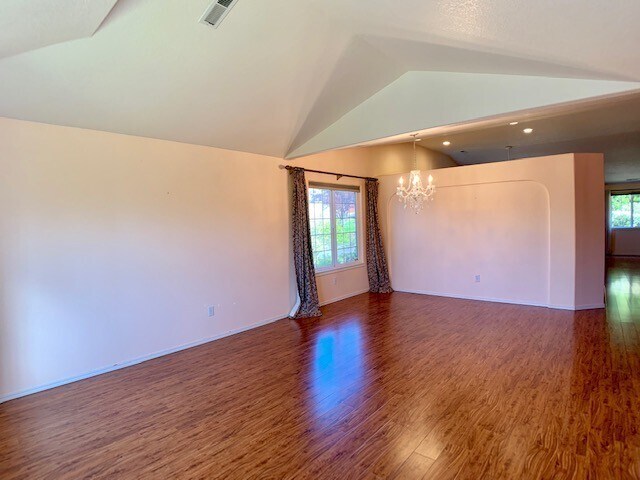 Foto del edificio - Unique 4 Bedroom Home- Minutes to Vancouve...